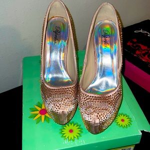 Sequence gold heels from Paprika